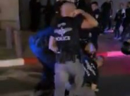  بالفيديو: الشرطة تعتدي على شابين من يافا وتعتقلهما 